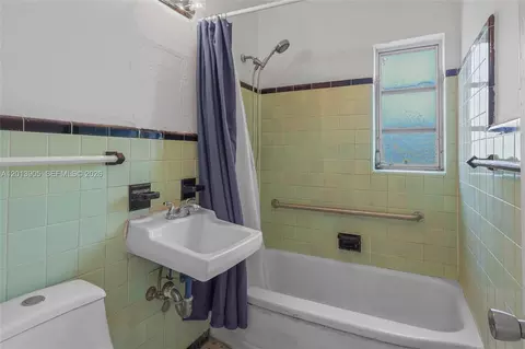 Bath - 351 E 14th St, Hialeah, FL 33010 photo 2 of 2