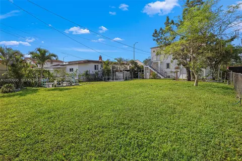 Exterior - 351 E 14th St, Hialeah, FL 33010 photo 4 of 5