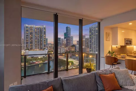 88 SW 7th St #1012, Miami, FL 33130