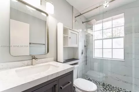 Bath - 926 Opal Ter, Weston, FL 33326 photo 4 of 5