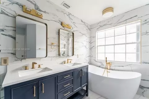 Bath - 926 Opal Ter, Weston, FL 33326 photo 1 of 5
