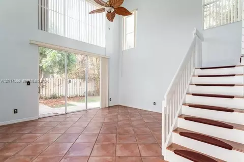 Living - 926 Opal Ter, Weston, FL 33326 photo 3 of 6