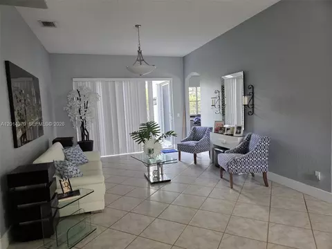 1101 NW 180th Ave, Pembroke Pines, FL 33029