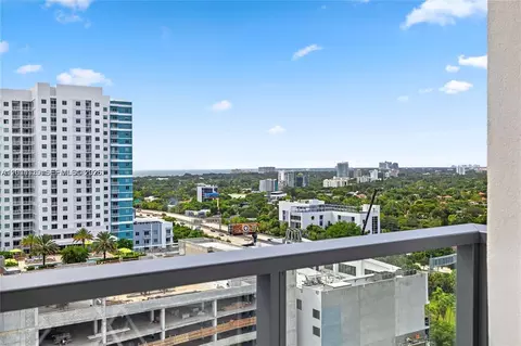 239 SW 9th St #1502, Miami, FL 33130