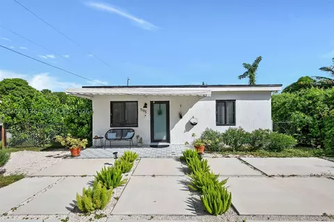 595 NW 101st St, Miami, FL 33150