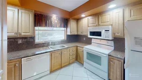 9541 Sunrise Lakes Blvd #204, Sunrise, FL 33322