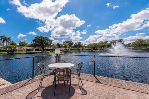 100 Berkley Rd #106, Hollywood, FL 33024