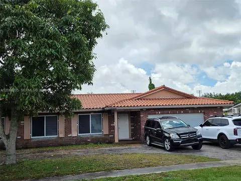 5240 SW 10th Ct, Plantation, FL 33317