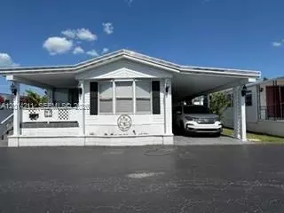 114 Lone Pine Dr, Hallandale Beach, FL 33009