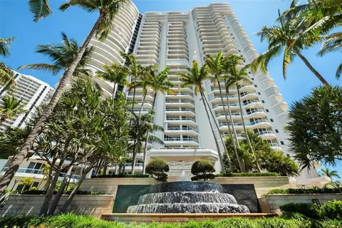 21050 Point Pl #302, Aventura, FL 33180