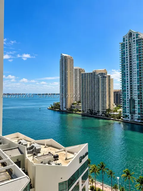 300 S Biscayne Blvd #L-L32, Miami, FL 33131