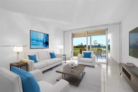 8900 Washington #411, Pembroke Pines, FL 33025
