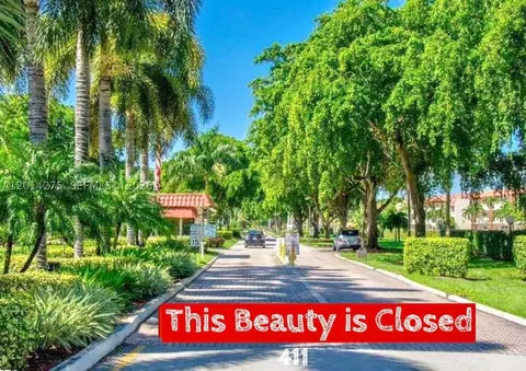 8900 Washington #411, Pembroke Pines, FL 33025