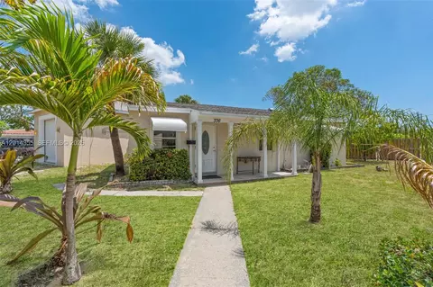 376 W 14th St, Riviera Beach, FL 33404