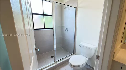 Bath - 3469 W 106th St, Hialeah, FL 33018 photo 1 of 1