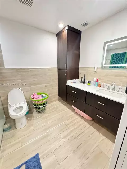 Bath - 1314 W 77th St, Hialeah, FL 33014 photo 1 of 5