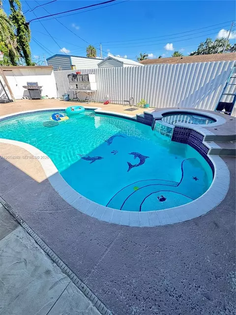 Exterior - 1314 W 77th St, Hialeah, FL 33014 photo 2 of 3