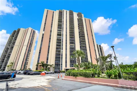 20335 W Country Club Dr #1608, Aventura, FL 33180