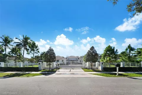 7830 SW 117th St, Pinecrest, FL 33156