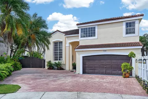 15500 SW 99th Ln, Miami, FL 33196