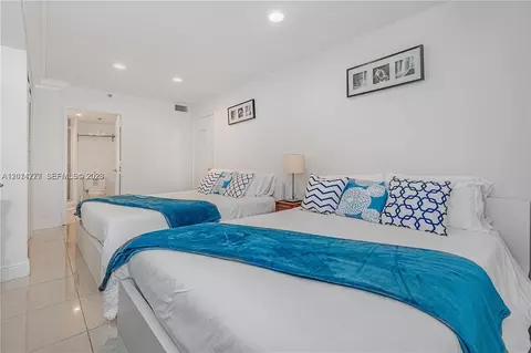 5225 Collins Ave #407, Miami Beach, FL 33140