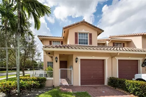3371 Lakeside Dr #27, Davie, FL 33328