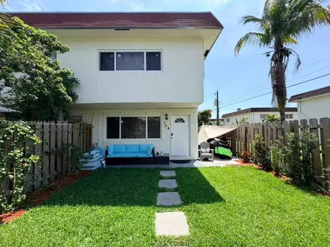 1500 NE 151st St #104, Miami, FL 33162