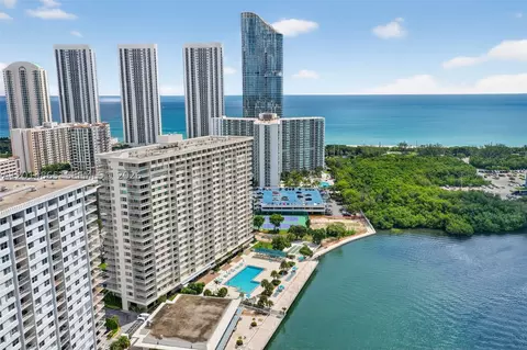 300 Bayview Dr #1009, Sunny Isles Beach, FL 33160