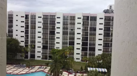 16909 N Bay Rd #914, Sunny Isles Beach, FL 33160