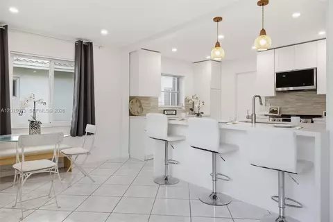 9011 NW 15th Pl, Plantation, FL 33322