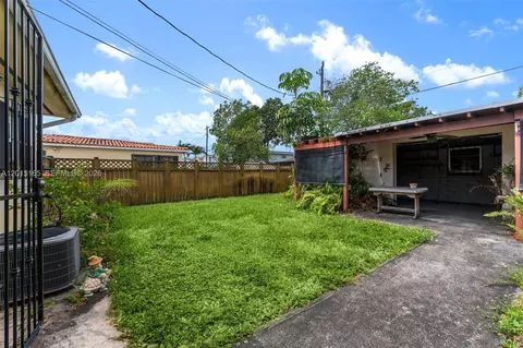 Exterior - 2674 W 8th Ct, Hialeah, FL 33010 photo 4 of 9