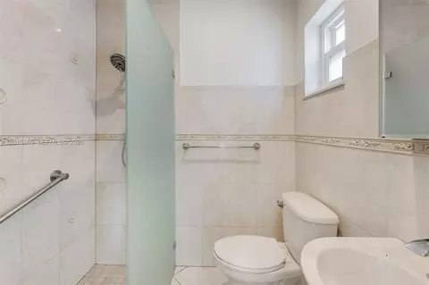 Bath - 2674 W 8th Ct, Hialeah, FL 33010 photo 2 of 2