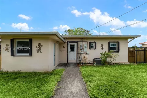 Exterior - 2674 W 8th Ct, Hialeah, FL 33010 photo 5 of 9