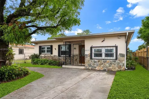 Exterior - 2674 W 8th Ct, Hialeah, FL 33010 photo 3 of 9