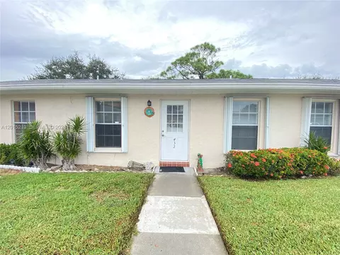 432 Bennington Ln #432, Lake Worth, FL 33467