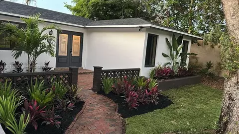 8207 SW 26th Pl, Davie, FL 33328