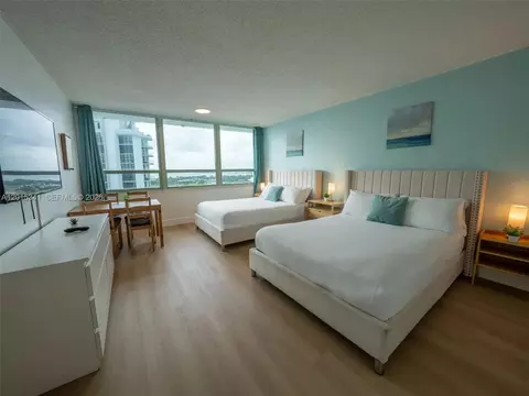 5445 Collins Ave #1718, Miami Beach, FL 33140