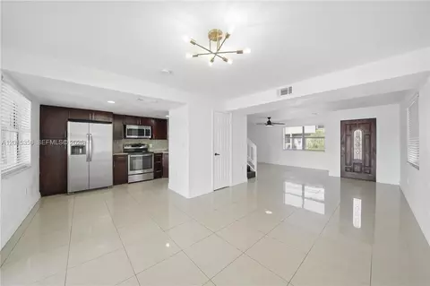 5320 W 26th Ave #108, Hialeah, FL 33016