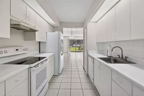 700 SW 137th Ave #110H, Pembroke Pines, FL 33027