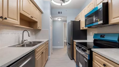 7085 Nova Dr #105, Davie, FL 33317