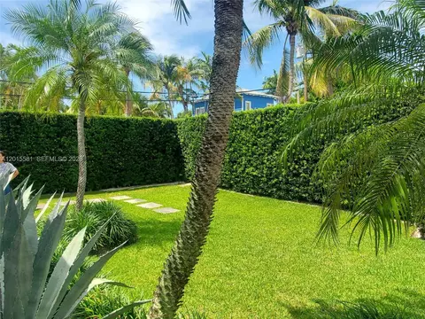 Exterior - 301 Hampton Ln, Key Biscayne, FL 33149 photo 10 of 10