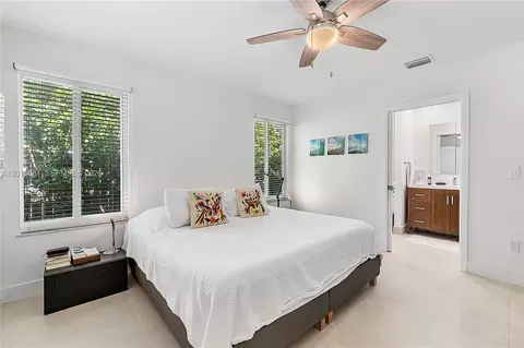 Bedroom - 301 Hampton Ln, Key Biscayne, FL 33149 photo 2 of 4