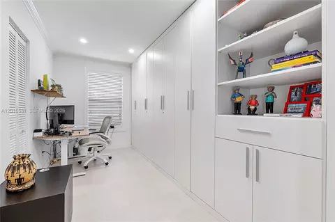 Other - 301 Hampton Ln, Key Biscayne, FL 33149 photo 6 of 9