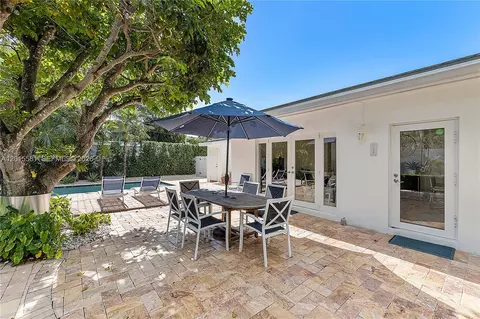 301 Hampton Ln, Key Biscayne, FL 33149