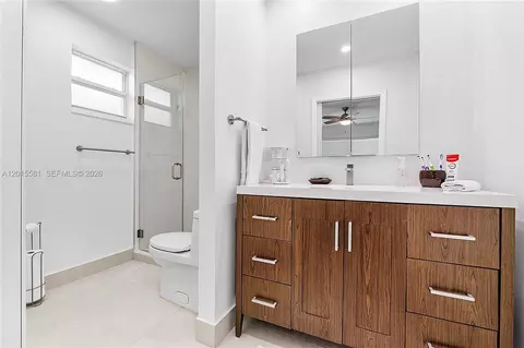 Bath - 301 Hampton Ln, Key Biscayne, FL 33149 photo 1 of 4
