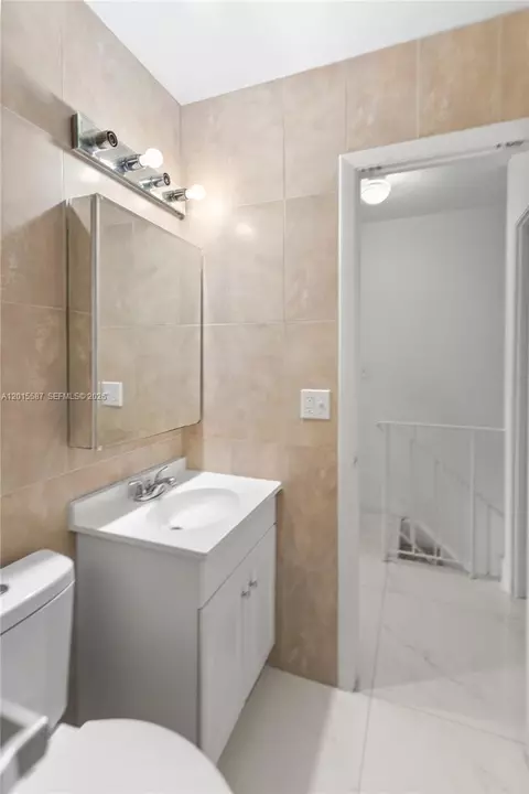 Bath - 4079 W 9th Ln #74, Hialeah, FL 33012 photo 4 of 4
