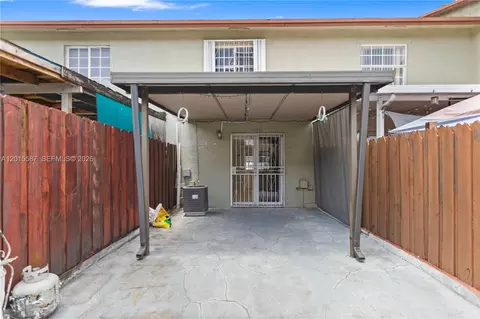 Exterior - 4079 W 9th Ln #74, Hialeah, FL 33012 photo 4 of 5