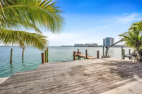 1920 Bay Dr, Miami Beach, FL 33141