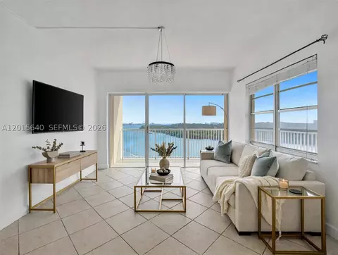 300 Bayview Dr #906, Sunny Isles Beach, FL 33160