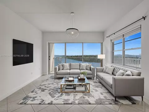 300 Bayview Dr #906, Sunny Isles Beach, FL 33160